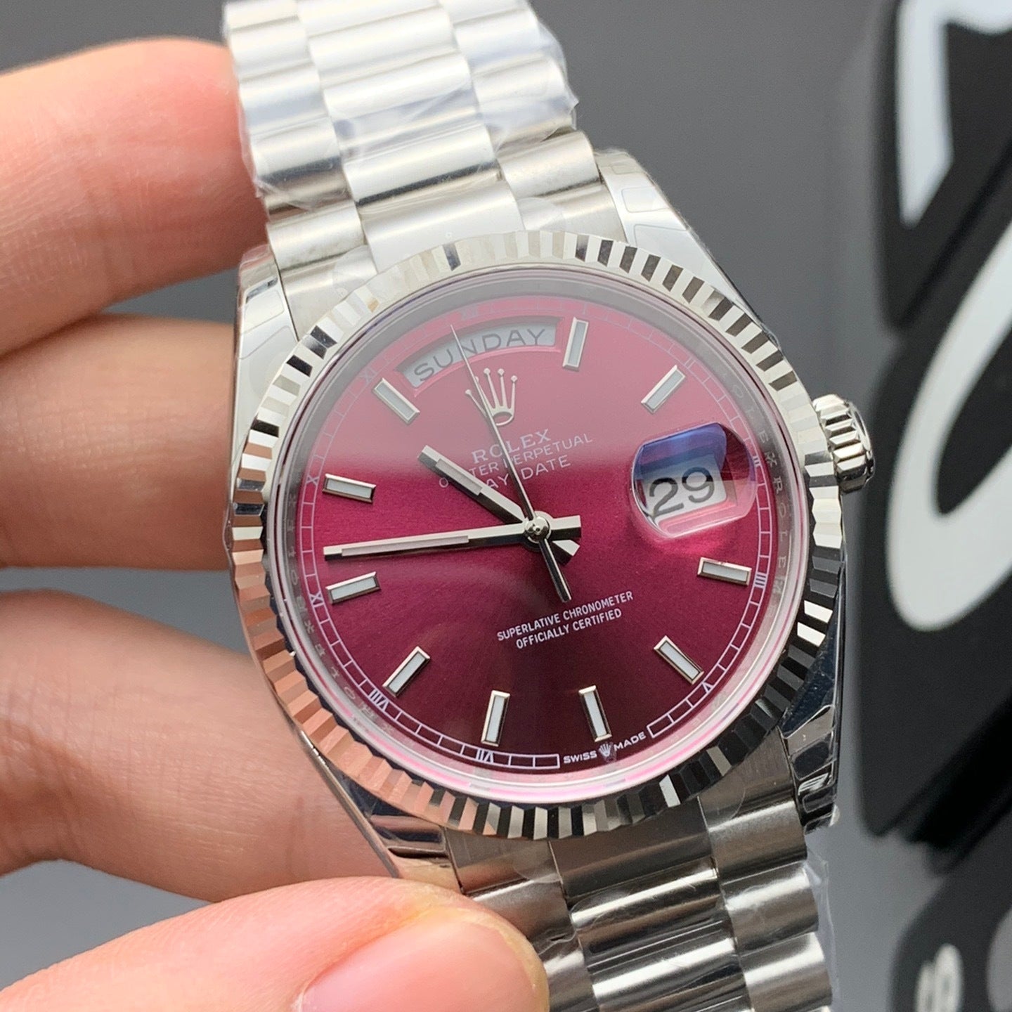 Rolex 1:1 Day-Date 40mm – Gradient Burgundy Red Dial in White Gold